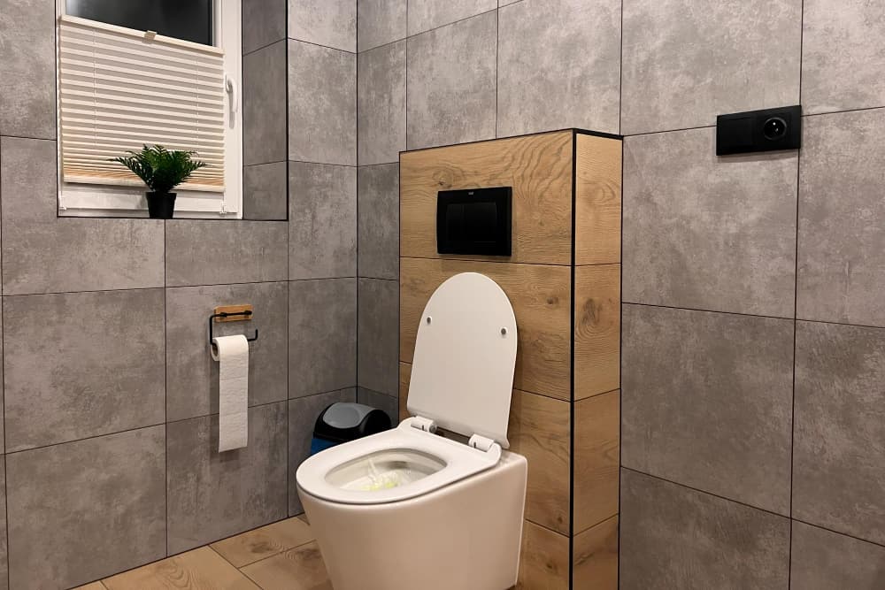Stelaż podtynkowy do WC – na co zwrócić uwagę przy wyborze, aby uniknąć awarii za ścianą?